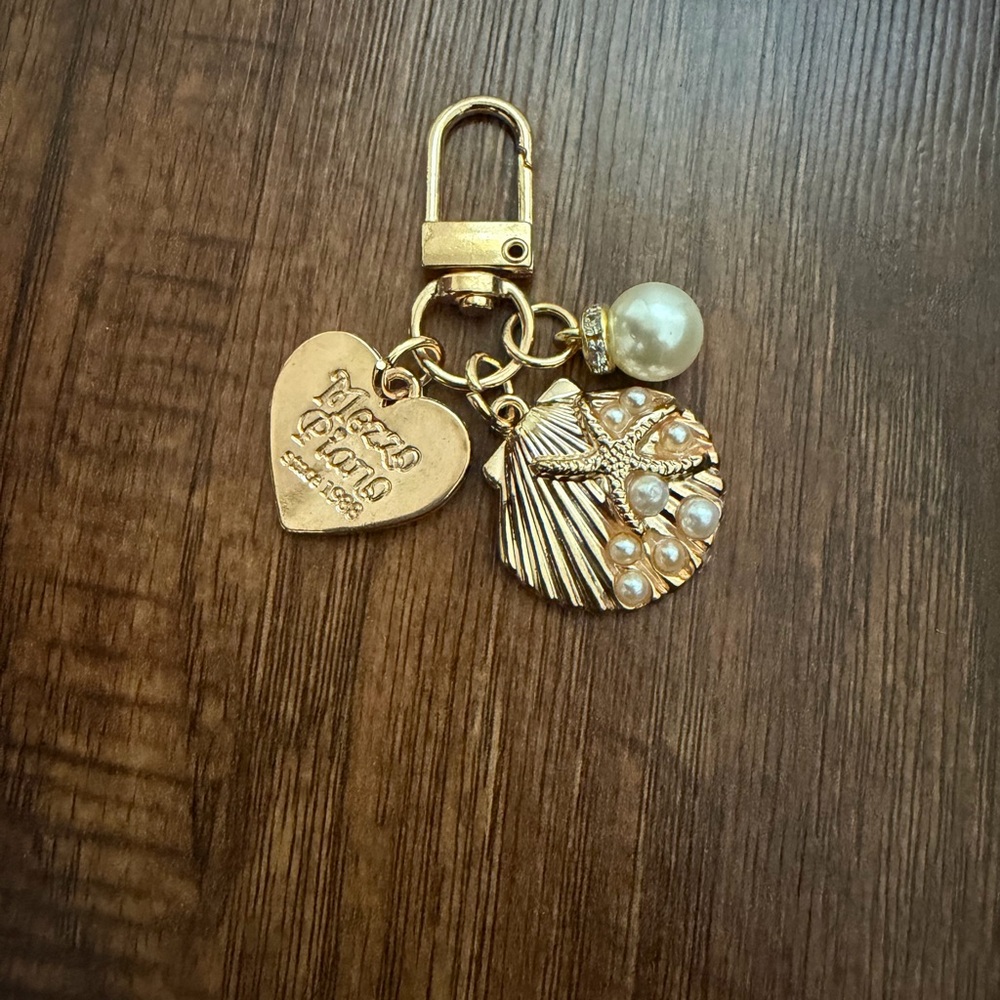 Pearl Shell bag charm